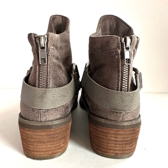 NOT RATED FINCH BOHO RODEO DISTRESSED SLOUCHY HARNESS ANKLE BOOTIE IN TAUPE Sz10 - Picture 6 of 14